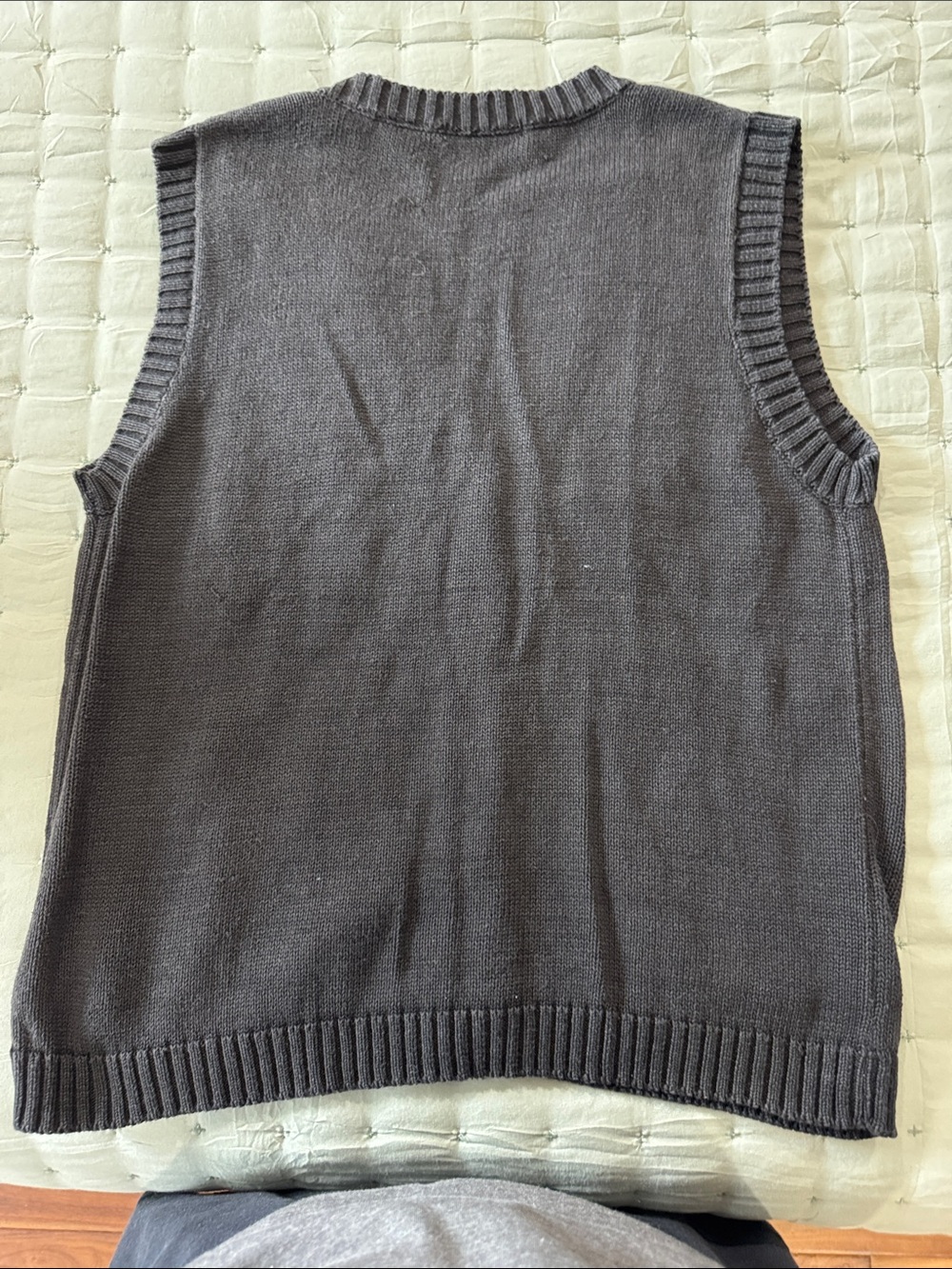 Women’s Black Knit vintage Vest with Apple Appliqués - Picture 2 of 2